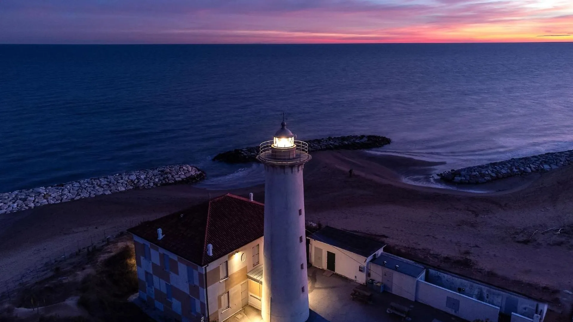 Three-Room Bright Flat 150M From The Sea Bibione Italy